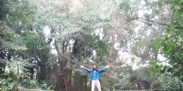 Foto de un ritual del chamanismo Umbanda en un monte.